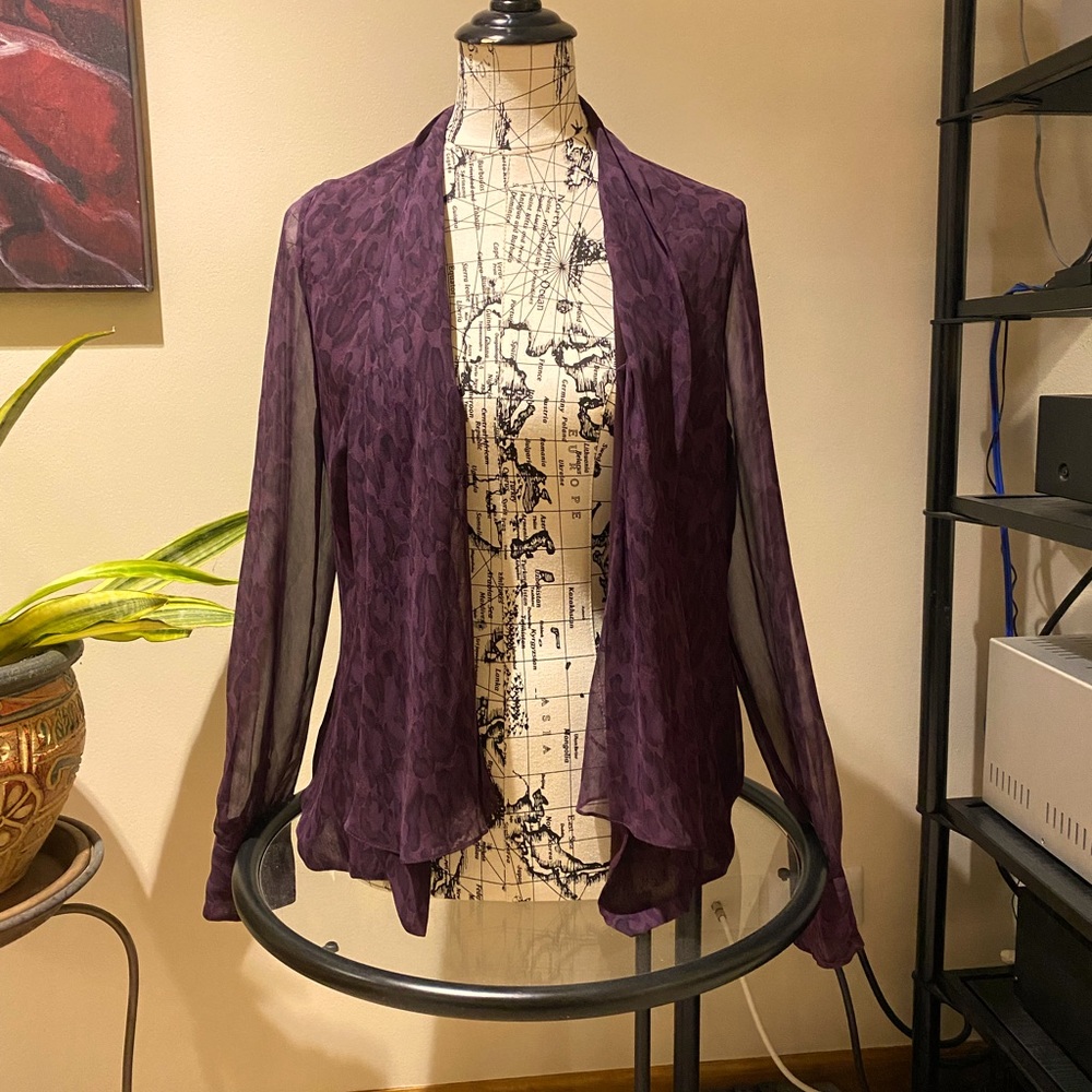 Dana Bachman, like new 100%silk, button down front blouse with attached sash tie